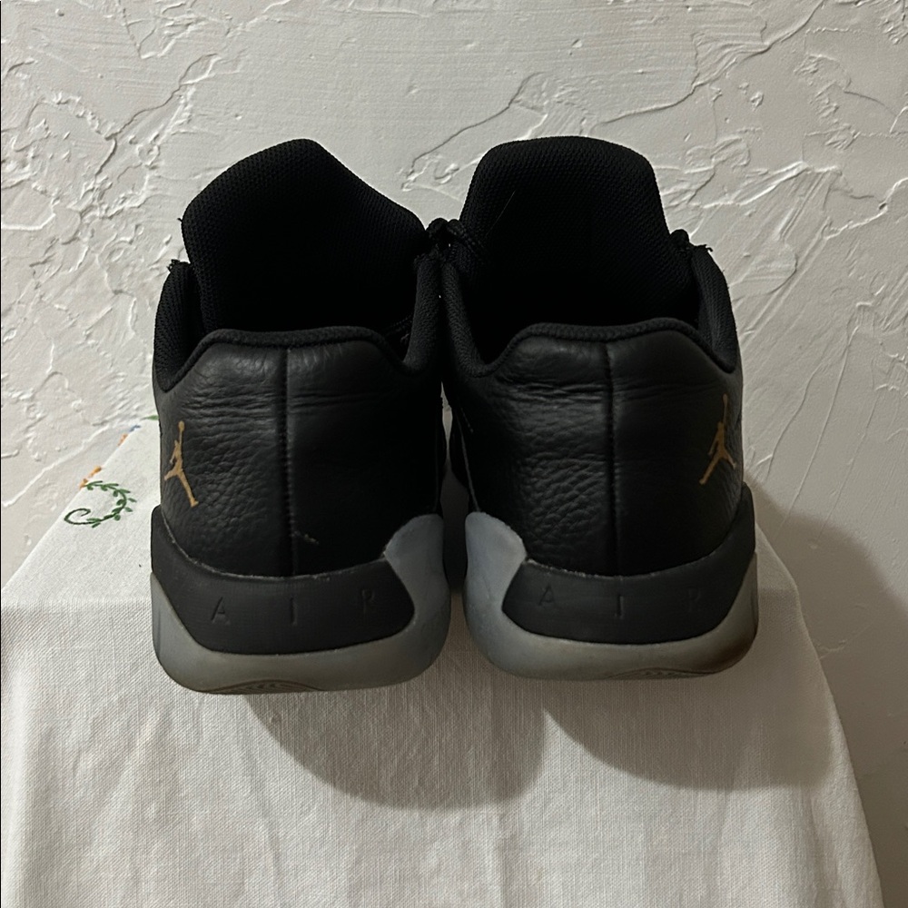 Air Jordan 11 CMFT Low DMP Black Gold Basketball Shoes DO0613-007
Men's 13
-
- - Picture 4 of 8